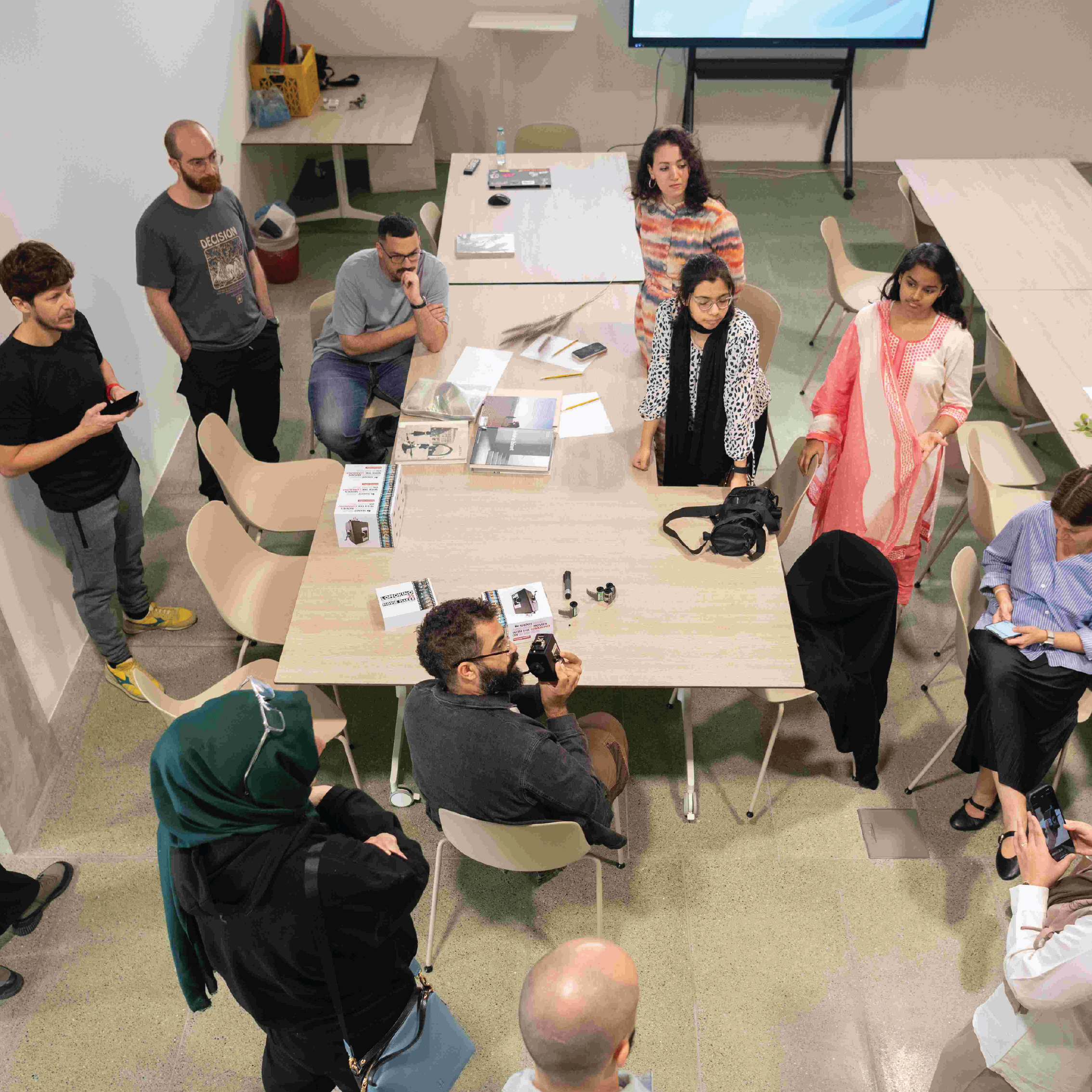 The Image after Dark: Light, Perception and Collective Looking 