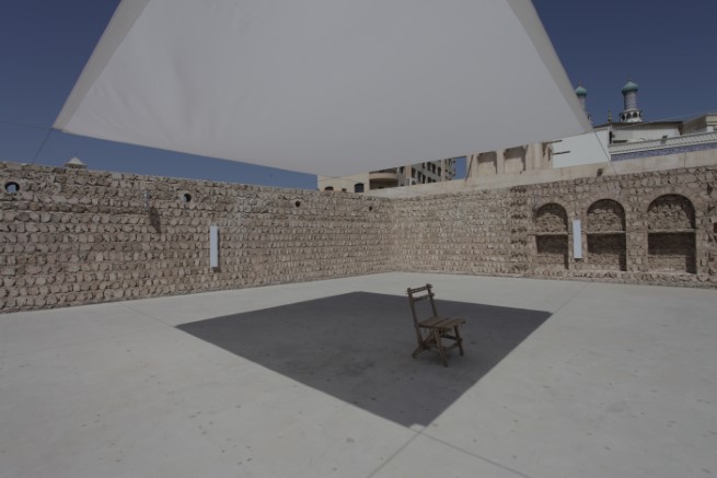 Courtyard Ornamentation with 4 Sounding Dots and a Shade